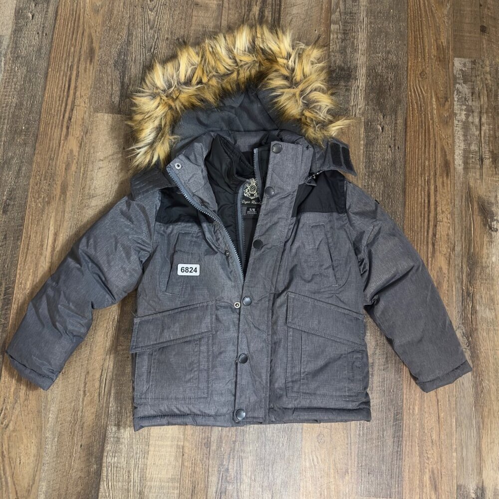 English laundry 5/6 boys like new